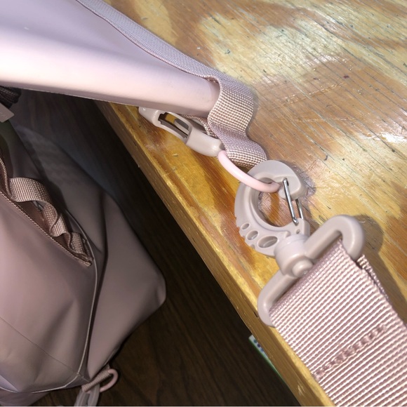 So Ill On the Roam Pink Dirt Bag 25L - Picture 11 of 14